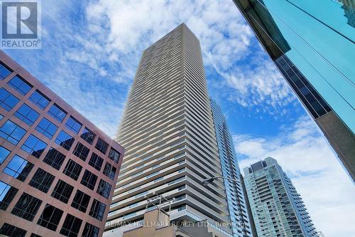 313 - 2221 YONGE STREET  Toronto, ON M4S 2B4