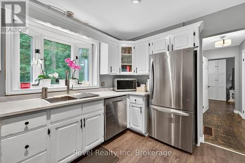 6 Bayside Road, Tiny, ON - Indoor Photo Showing Kitchen