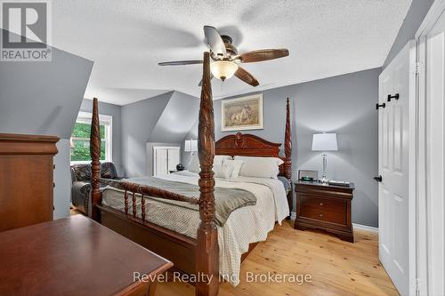 6 Bayside Road, Tiny, ON - Indoor Photo Showing Bedroom