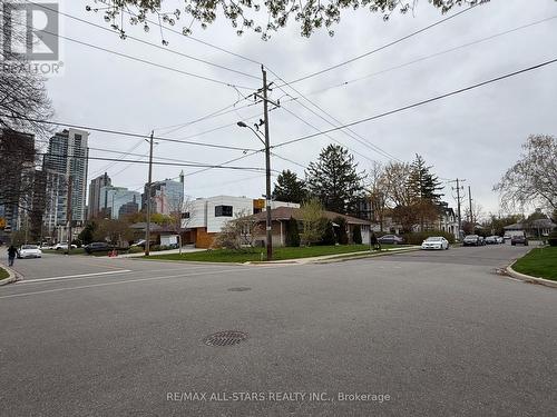 105 Betty Ann Drive, Toronto, ON - Outdoor