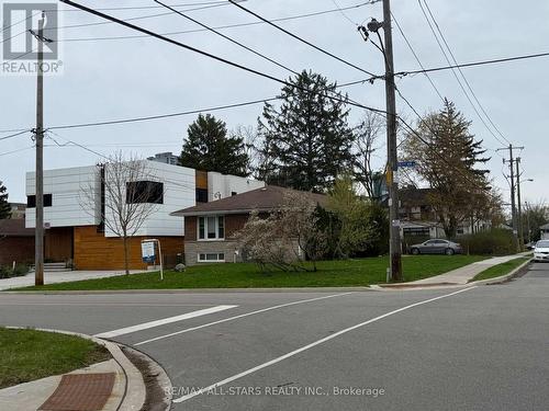 105 Betty Ann Drive, Toronto, ON - 