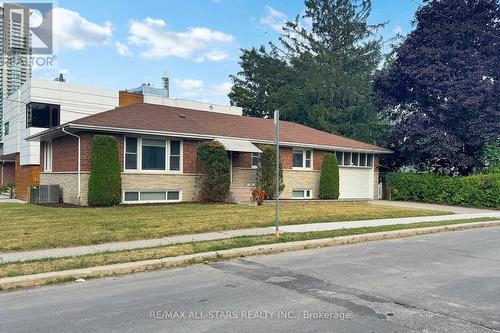 105 Betty Ann Drive, Toronto, ON - Outdoor