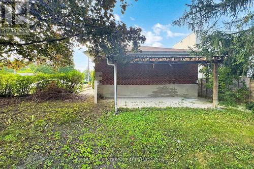 105 Betty Ann Drive, Toronto, ON - Outdoor