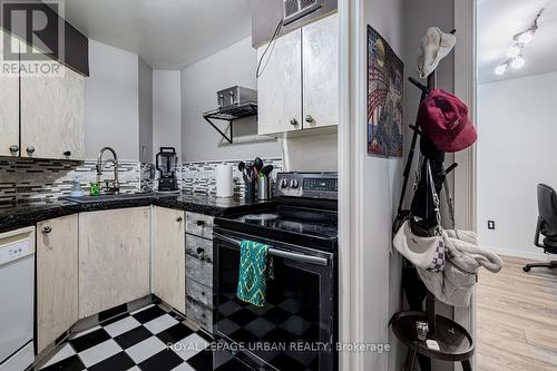 505 - 25 Maitland Street, Toronto, ON - Indoor Photo Showing Kitchen