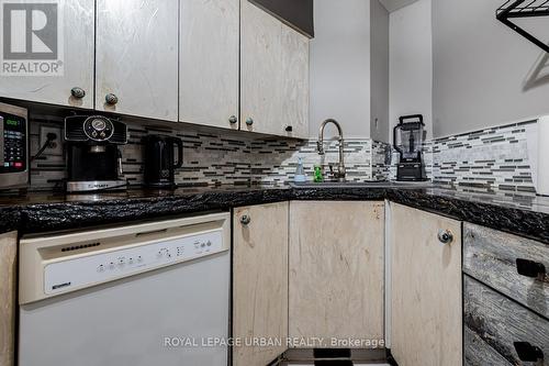 505 - 25 Maitland Street, Toronto, ON - Indoor Photo Showing Kitchen