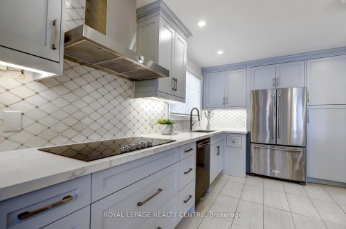 1416 Monaghan Circle, Mississauga, ON - Indoor Photo Showing Kitchen With Upgraded Kitchen