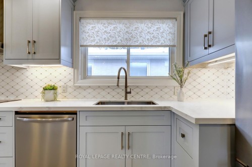 1416 Monaghan Circle, Mississauga, ON - Indoor Photo Showing Kitchen