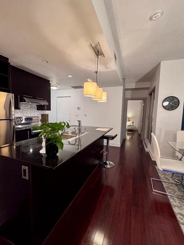 Cuisine - 1201-441 Av. Du Président-Kennedy, Montréal (Ville-Marie), QC - Indoor Photo Showing Kitchen With Double Sink With Upgraded Kitchen