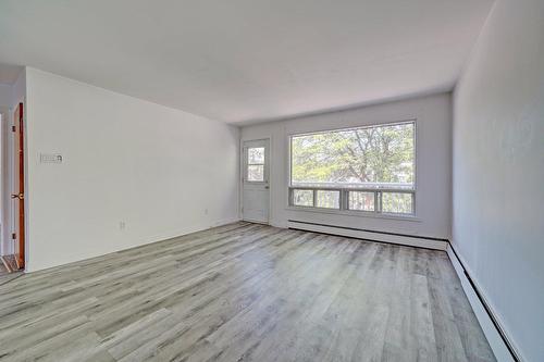 Salon - 6712 Rue Hamilton, Montréal (Le Sud-Ouest), QC - Indoor Photo Showing Other Room