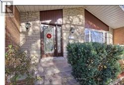 UPPER - 3079 LINDENLEA DRIVE  Mississauga, ON L5C 2C3