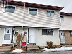 51 - 1213 BOWMOUNT STREET  Ottawa, ON K1J 8T3