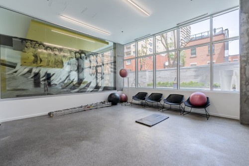 Exercise room - 2048-1414 Rue Chomedey, Montréal (Ville-Marie), QC - Indoor Photo Showing Gym Room