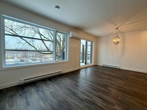 Salon - 201-3791 Rue De Mont-Royal, Longueuil (Saint-Hubert), QC - Indoor Photo Showing Other Room