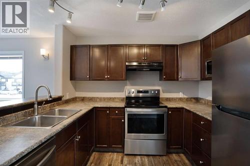 322 17 Street E, Brooks, AB - Indoor Photo Showing Kitchen With Double Sink