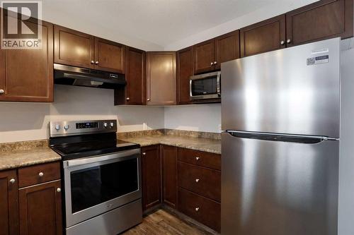 322 17 Street E, Brooks, AB - Indoor Photo Showing Kitchen