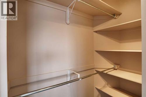 322 17 Street E, Brooks, AB - Indoor With Storage