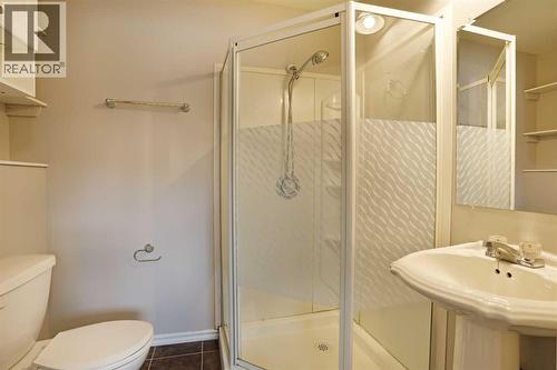 322 17 Street E, Brooks, AB - Indoor Photo Showing Bathroom