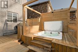 Built-in Salt Water Arctic Spas Hot tub - 