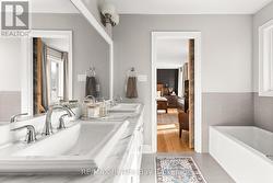 Primary bedroom - 5 pc ensuite - 