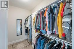 Walk-in Closet - 