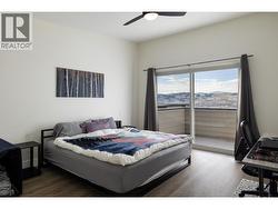 Master on top floor - 