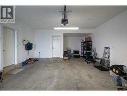Large double garage - 