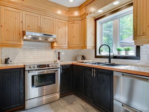Cuisine - 370 Mtée Victor-Nymark, Saint-Sauveur, QC - Indoor Photo Showing Kitchen With Double Sink With Upgraded Kitchen