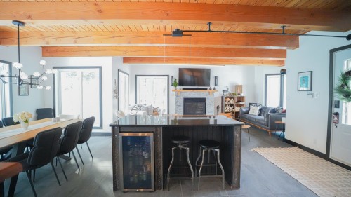 Vue d'ensemble - 370 Mtée Victor-Nymark, Saint-Sauveur, QC - Indoor Photo Showing Dining Room With Fireplace