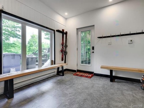 Hall d'entrée/Vestibule - 370 Mtée Victor-Nymark, Saint-Sauveur, QC - Indoor Photo Showing Other Room