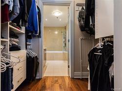 Walk-in closet - 