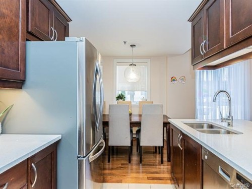 Kitchen - 105-150 Rue Barnett, Dollard-Des-Ormeaux, QC - Indoor Photo Showing Kitchen With Double Sink