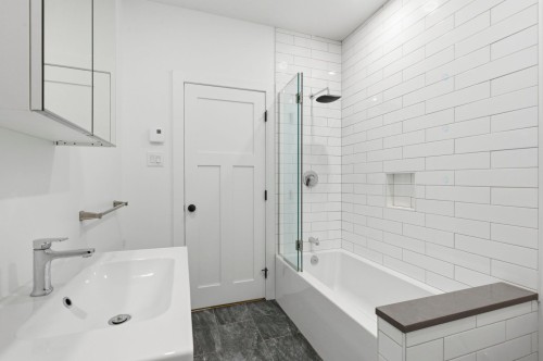 Bathroom - 4865 Rue Ste-Émilie, Montréal (Le Sud-Ouest), QC - Indoor Photo Showing Bathroom