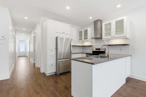 Kitchen - 4865 Rue Ste-Émilie, Montréal (Le Sud-Ouest), QC - Indoor Photo Showing Kitchen With Upgraded Kitchen