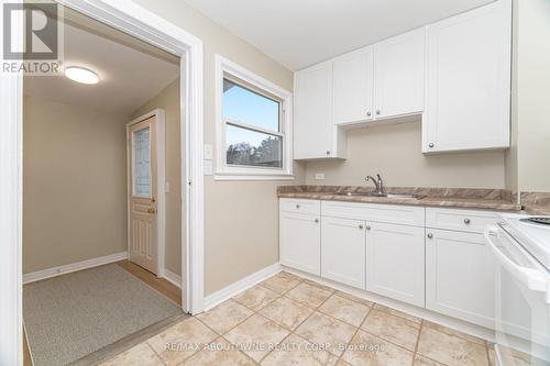 983 Cleta Street, Burlington, ON - Indoor Photo Showing Kitchen