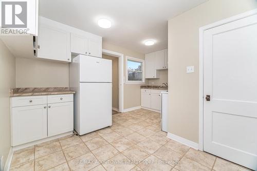 983 Cleta Street, Burlington, ON - Indoor Photo Showing Kitchen