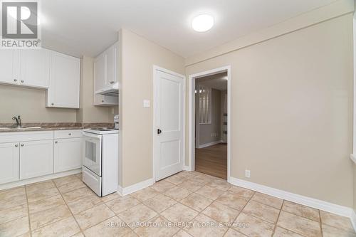 983 Cleta Street, Burlington, ON - Indoor Photo Showing Kitchen