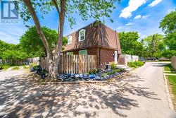 674 FRANCIS ROAD  Burlington, ON L7T 3X7