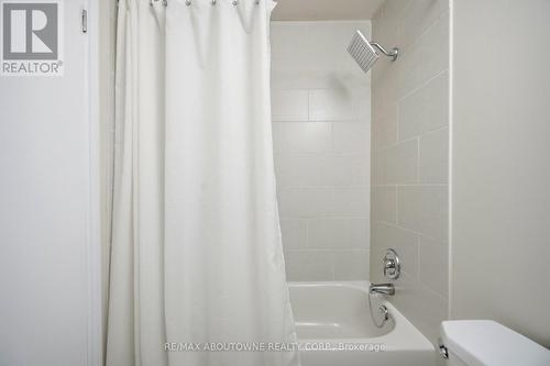 674 Francis Road, Burlington, ON - Indoor Photo Showing Bathroom