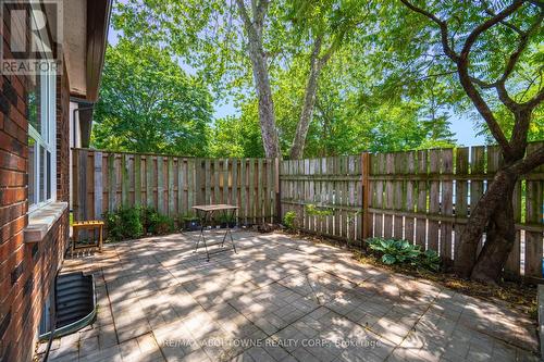 674 Francis Road, Burlington, ON - Outdoor