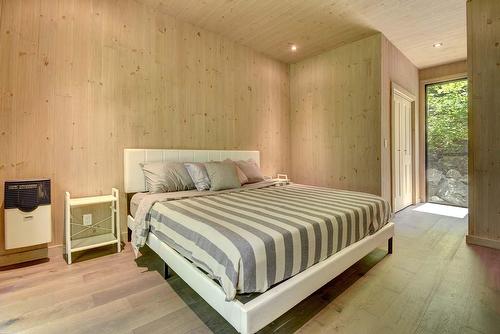 Chambre à coucher principale - 3590 Lac-Des-Écorces, Barkmere, QC - Indoor Photo Showing Bedroom