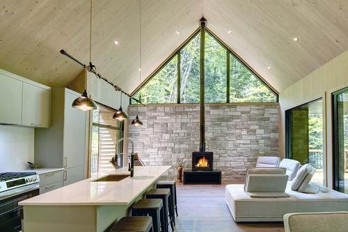 Intérieur - 3590 Lac-Des-Écorces, Barkmere, QC - Indoor Photo Showing Kitchen With Upgraded Kitchen
