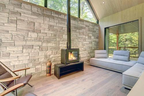 Intérieur - 3590 Lac-Des-Écorces, Barkmere, QC - Indoor Photo Showing Other Room With Fireplace