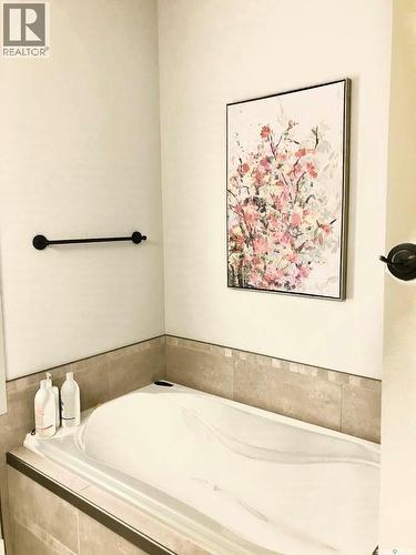 9 Warren Street S, Redvers, SK - Indoor Photo Showing Bathroom