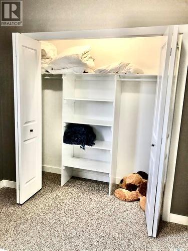 9 Warren Street S, Redvers, SK - Indoor