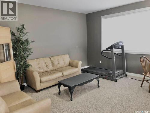 9 Warren Street S, Redvers, SK - Indoor Photo Showing Living Room