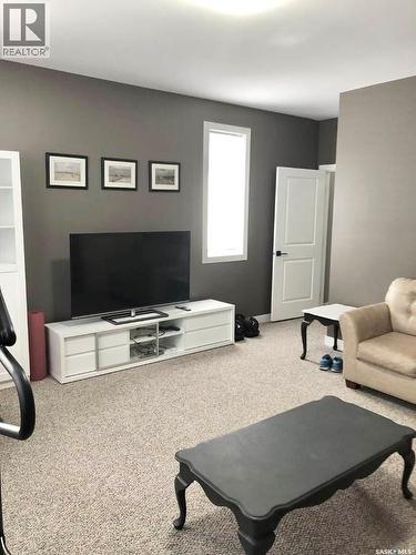9 Warren Street S, Redvers, SK - Indoor