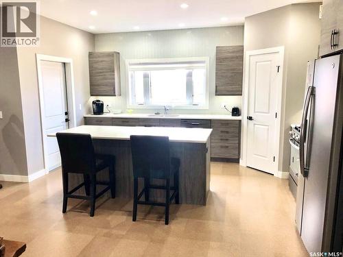 9 Warren Street S, Redvers, SK - Indoor