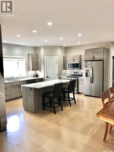 9 Warren Street S, Redvers, SK - Indoor