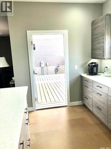 9 Warren Street S, Redvers, SK - Indoor