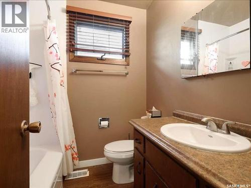 2529 Atkinson Street, Regina, SK - Indoor Photo Showing Bathroom